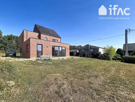 rustig gelegen volledig gerenoveerde woning