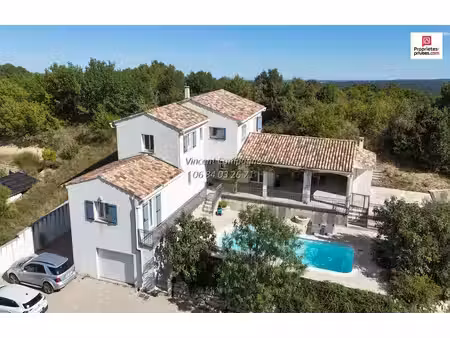 villa 170 m²  8 pièces  6 chambres  piscine  grand garage et terrain