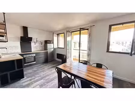 location meublée appartement 2 pièces 43 m² à hyeres (83400)  850 €