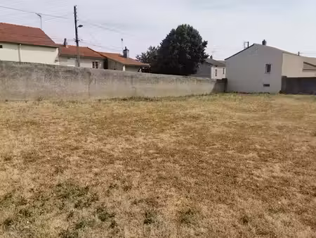 vente terrain 700 m² à gannat (03800)  39 000 €