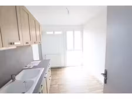 a la charité-sur-loire  appartement avec 2 chambres lumineux