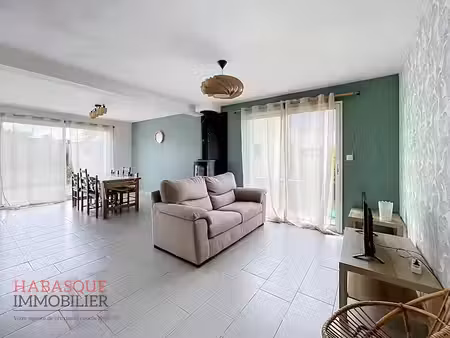 location meublée maison 5 pièces 102.12 m² à lanhouarneau (29430)  970 €