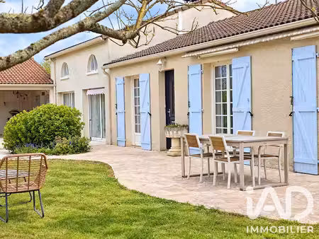 vente maison 8 pièces 190 m² à villiers-en-plaine (79160)  275 000 €