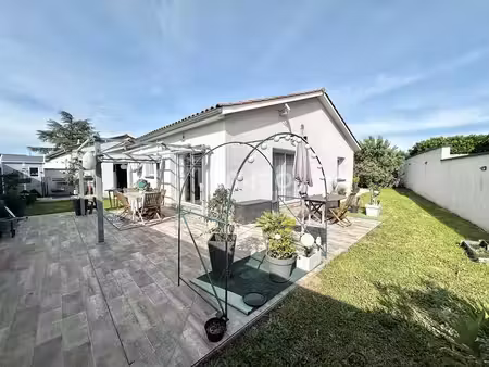 maison 81m² plain-pied terrain 421m² garage cabanon de jardin