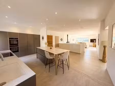 vente maison 7 pièces 214 m² camps-la-source (83170)
