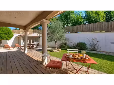 grande maison familiale avec 5 chambres - 4 garages - terrain de 1025m2 - hyper centre de.