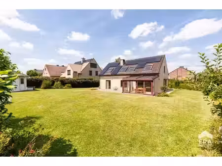 spacieuse villa avec 5 chambres  grand jardin et garage