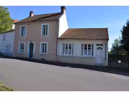 belle maison de village  avec 2 chambres et terrain constructible de 2026 m2