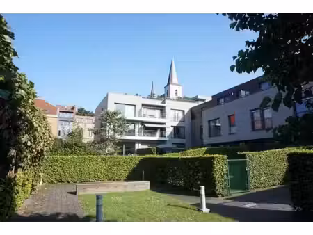 lichtrijk appartement met autostaanplaats en kelder