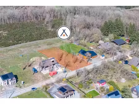 beau terrain à bâtir de 11 ares au calme – heure