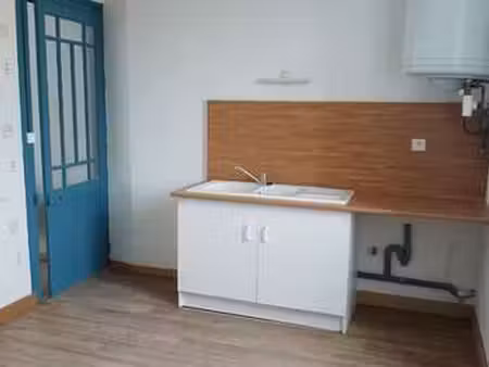 location appartement 3 pièces à montmoreau-saint-cybard (16190) : à louer 3 pièces / 65m² 