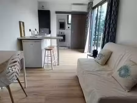 location maison meublé à saintes (17100) : à louer meublé / 24m² saintes