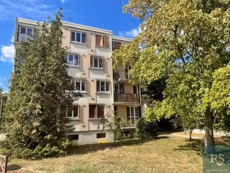 grand 2 pièces avec balcon - proche coulée verte - chauffag