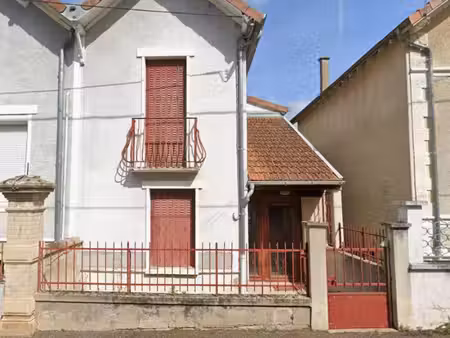 petite maison près du centre à rénover avec jardin