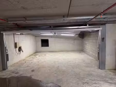 box de garage double à louer à knokke-heist  zwaluwenlaan