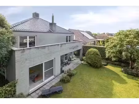 spacieuse maison de médecin avec cabinet à vendre à hoogstra
