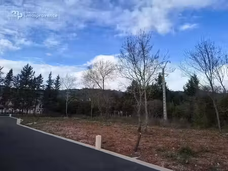 vente terrain 300 m² à le luc (83340)  119 000 €