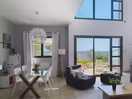 bien d'exception aux portes d'avignon - vue dégagée -126 m2 - piscine