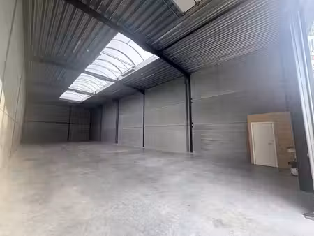 à louer : unité pme (300 m²) avec 2 places de parking à oost