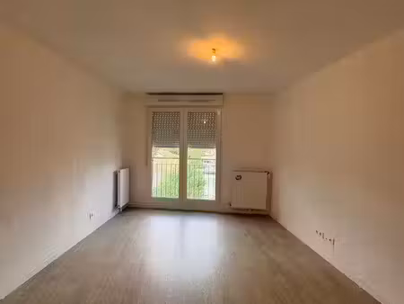 location appartement 1 pièce 28 m² à corbeil-essonnes (91100)
