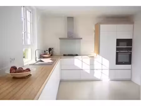 t2 sans vis a vis en etage avec parking