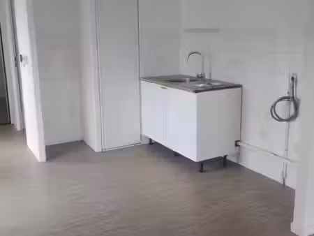 location appartement 4 pièces à bordeaux (33000)  853 €