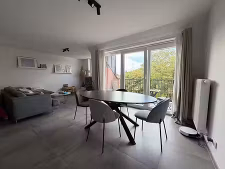 appartement récent 2 chambres avec balcon et parking