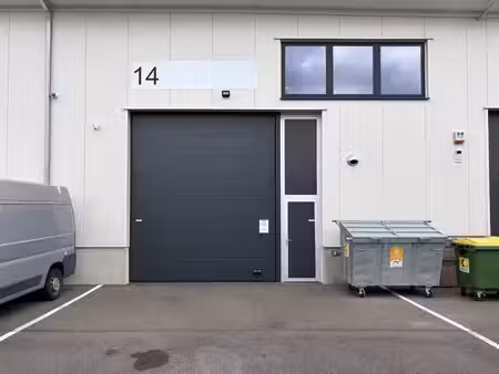 entrepôt +/- 169 m² – bâtiment récent en excellent état
