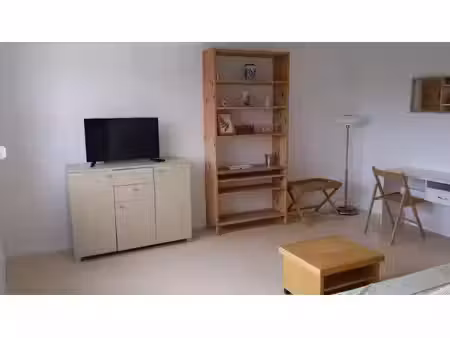 location meublée appartement 2 pièces 42 m² à reims (51100)  635 €