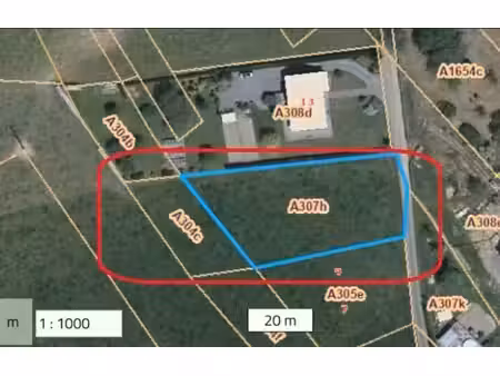 terrain à bâtir de 1.645 m² front de rue avec facade de 22m