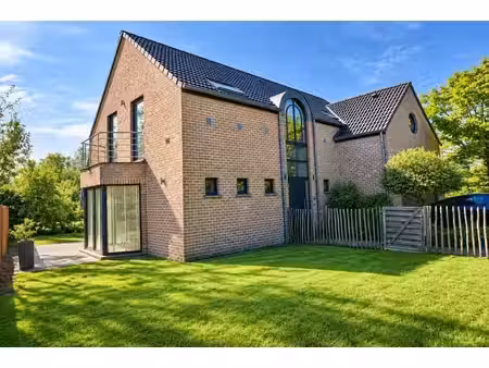 superbe villa familiale à braine-l'alleud (ophain)