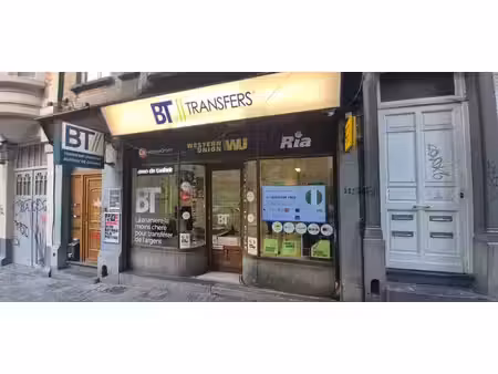 parvis st-gilles  magnifique commerce 100 m²+cour intérieure
