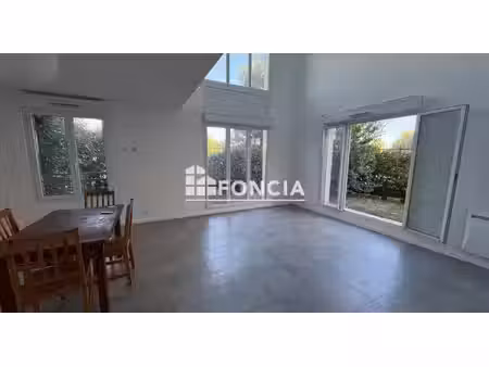 a vendre beau duplex 5 pièces avec deux stationnements en sous-sol