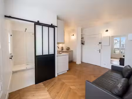 paris 7e - rue rousselet - studio rénové