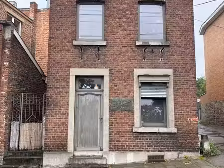 charmante maison 3 façades chargée d'histoire