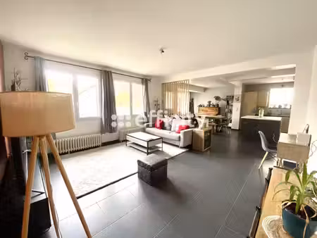 maison 6 pièces - 245 m²