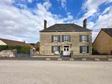 maison de maître de 148 65 m² avec jardin clos à saint-germain-de-la-coudre