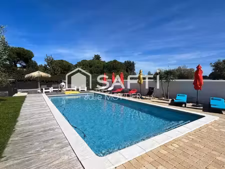 clos de charme au calme séjour traversant vue imprenable piscine et jardin