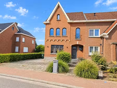 karaktervolle halfopen woning met authentieke uitstraling