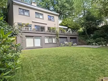 villa 317 m² dans un cadre arboré et privilégié