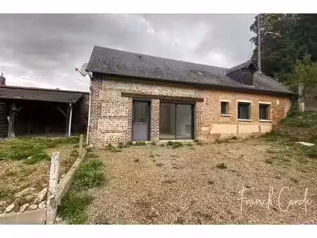 ensemble immobilier locatif avec 3 logements et local commercial