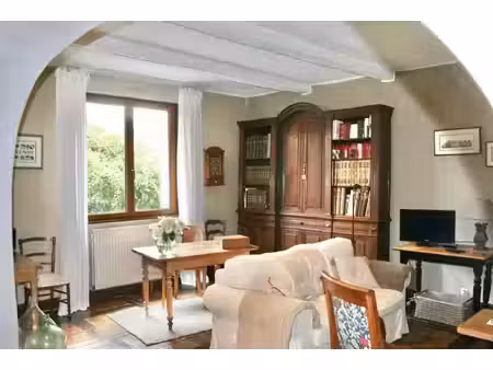 ferme au carre de caractere avec habitation et revenus locatifs