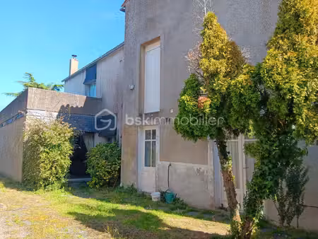 maison de ville de 200 m² à sauze-vaussais