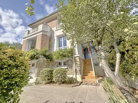 maison familiale de charme avec jardin  garage et studio ind