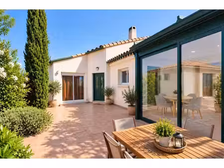 portes de lamalou-les-bains – villa spacieuse avec véranda  jardin et dépendances