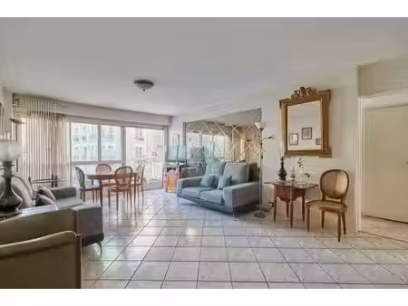 appartement de luxe 2 chambres en vente à belleville  père-lachaise  ménilmontant  france