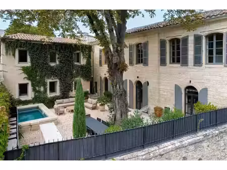 superbe propriété de 281 m2 avec jardin au centre d'uzès