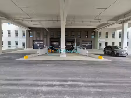 location local commercial