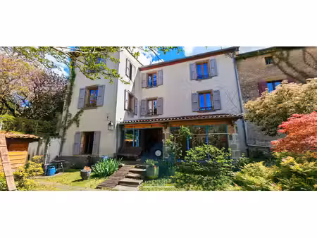 authezat  ancien presbytère 250m2 sur un terrain de 250m2.