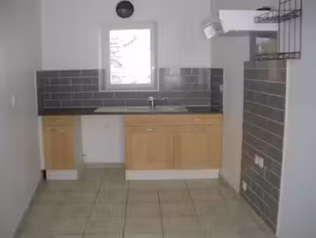 location appartement 3 pièces 43 m² à carcassonne (11000)